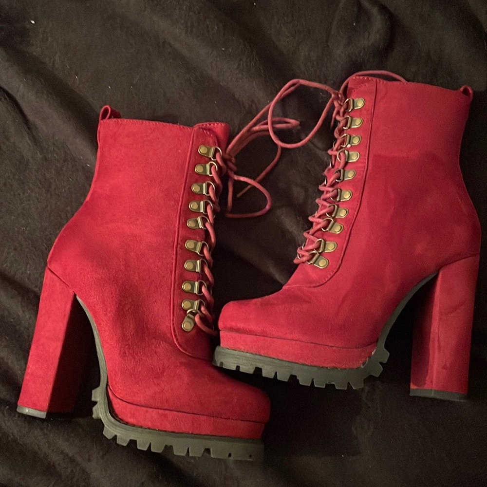 Women's Winter Platformed Healed Boots